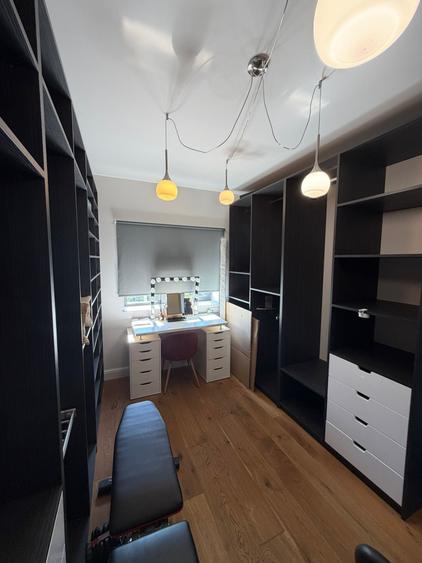 Apartament cu 4 camere decomandat în Floreasca