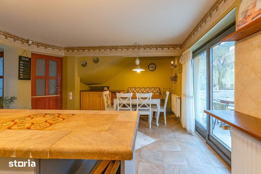 Casă cu 7 camere cu Teren 280 Mp în Central