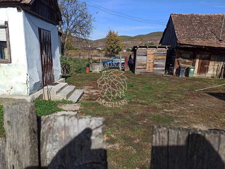 Casă individuală cu 2 camere cu Canalizare în Teaca