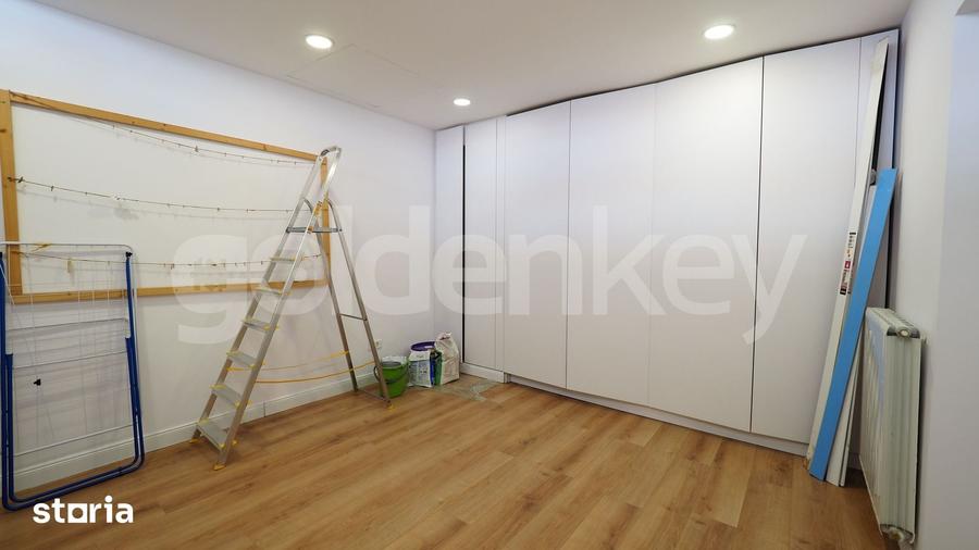 Casă cu 7 camere cu Teren 250 Mp în Central