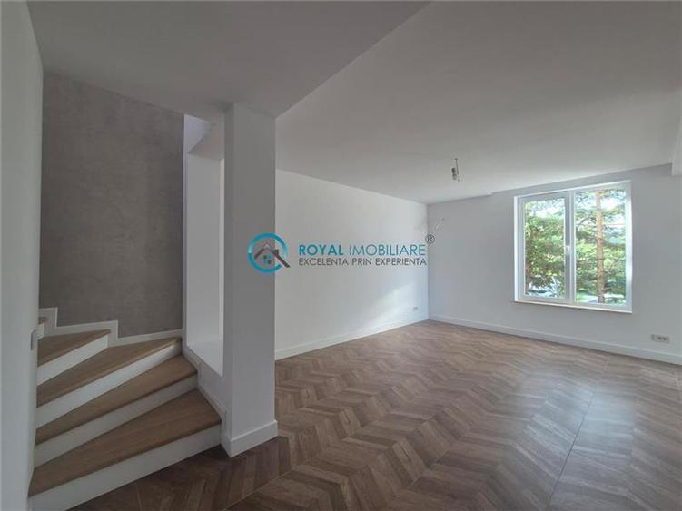 Duplex cu 5 camere cu Piscina în Păulești