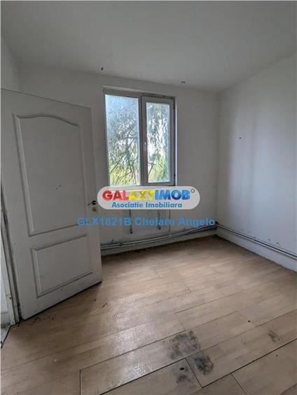 Casă cu 5 camere cu Teren 1000 Mp în 1 Decembrie