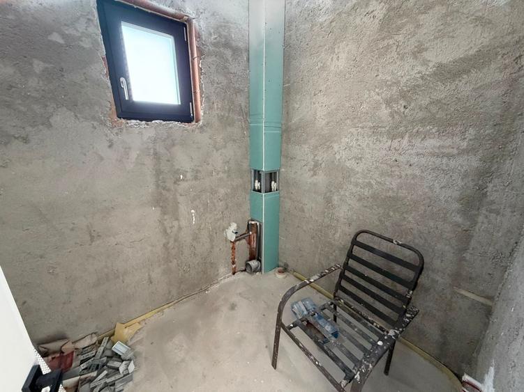 Casă individuală cu 4 camere cu Canalizare în Central
