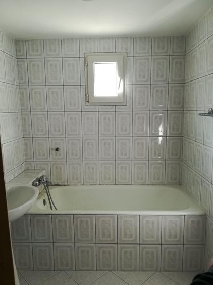 Apartament cu 4 camere decomandat în Lujerului