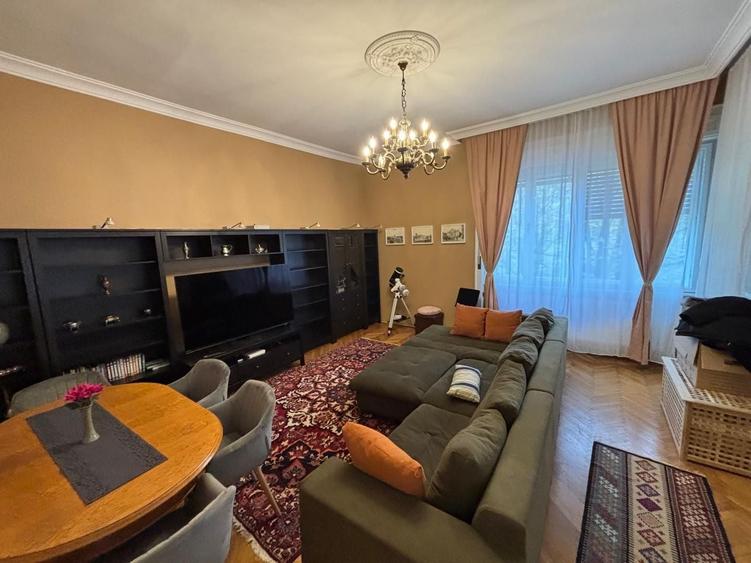 Apartament cu 3 camere semidecomandat, mobilat în Ultracentral