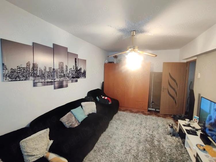 Apartament cu 3 camere decomandat în Coman