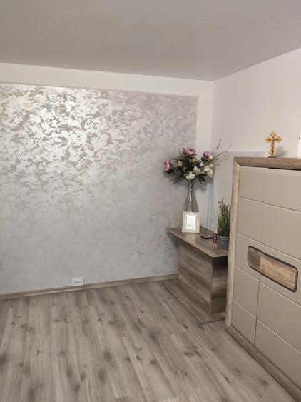 Apartament cu 3 camere decomandat în Girocului