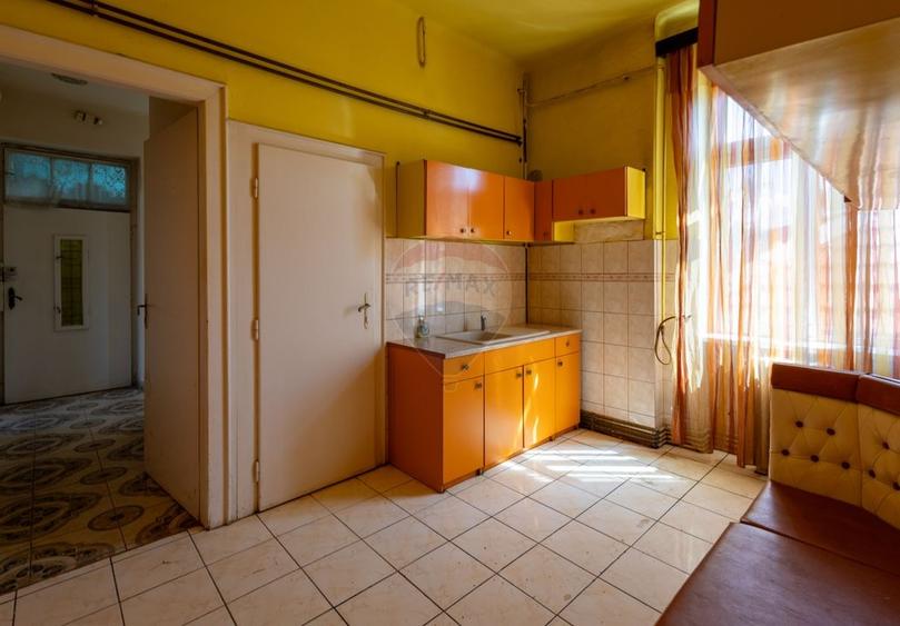 Apartament cu 4 camere semidecomandat în Iosefin