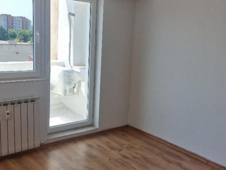 Apartament cu 2 camere decomandat în Splaiul Unirii