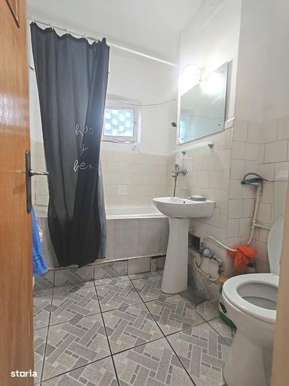 Apartament cu 2 camere semidecomandat în Craiovei