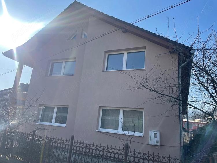 Casă cu 4 camere cu Teren 600 Mp în Vața de Jos