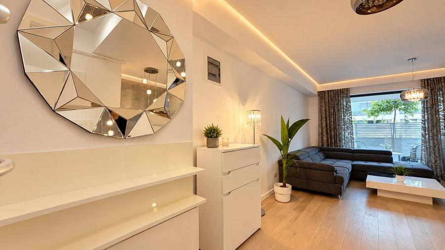 Apartament cu 3 camere decomandat, mobilat în Băneasa