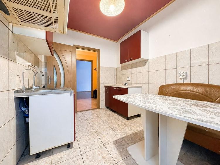 Apartament cu 3 camere decomandat, mobilat în Aradului
