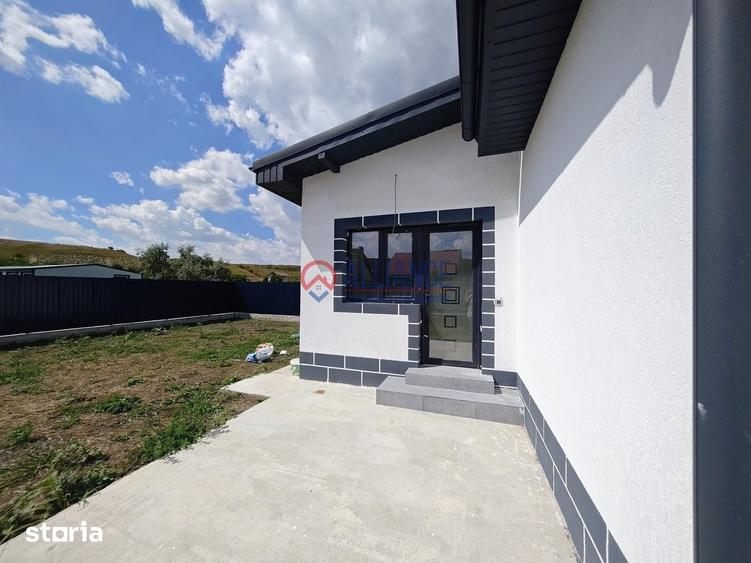 Casă cu 3 camere decomandat cu Teren 411 Mp în Valu lui Traian