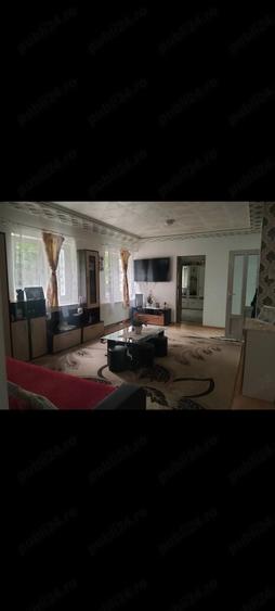Casă cu Teren 10000 Mp în Vălureni