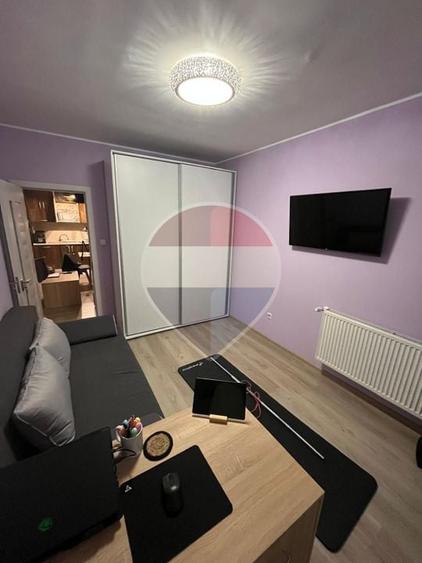 Apartament cu 3 camere decomandat, mobilat în Central