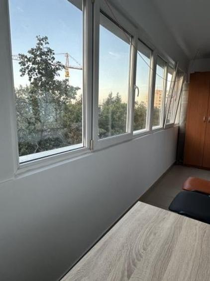 Apartament cu 3 camere semidecomandat, mobilat în Dristor