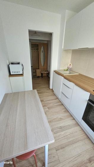 Apartament cu 3 camere semidecomandat în Militari
