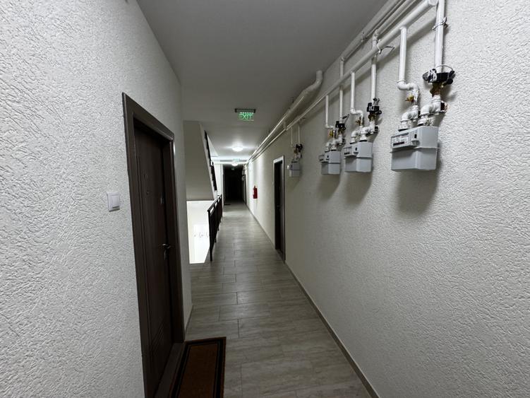 Apartament cu 3 camere semidecomandat în Florești