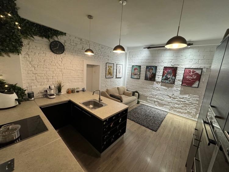 Apartament cu 2 camere semidecomandat, mobilat în P-ța Romană