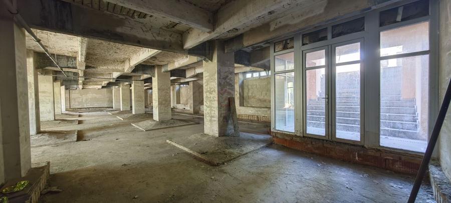 Spațiu comercial, de 381.39999389648 mp, în Central