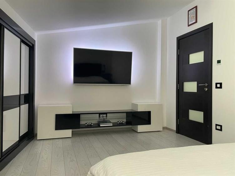 Apartament cu 3 camere decomandat în George Enescu