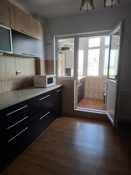 Apartament cu 3 camere decomandat, mobilat în Craiovei