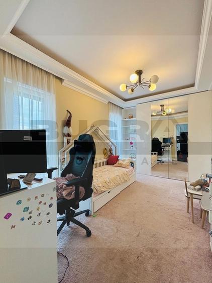 Apartament cu 3 camere semidecomandat, mobilat în Bună Ziua