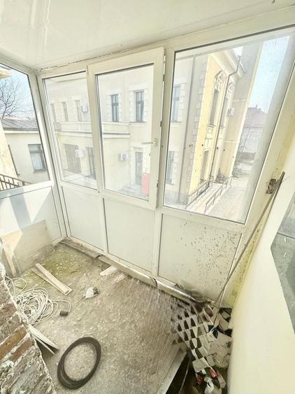 Casă individuală cu 7 camere cu Canalizare în Central