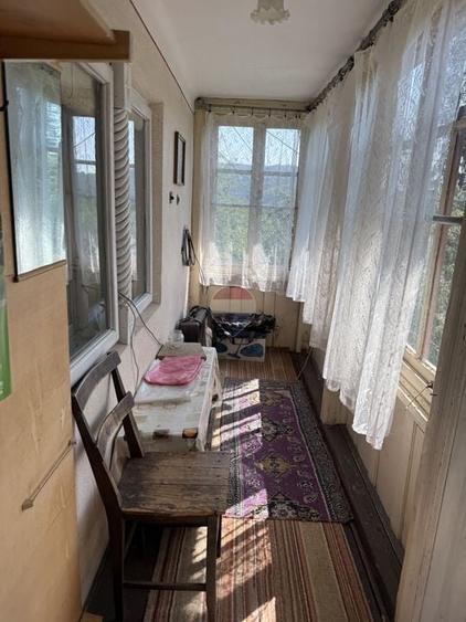 Casă individuală cu 5 camere cu Teren 1599 Mp în Vest