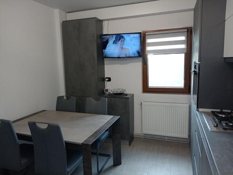 Apartament cu 2 camere decomandat în Coman