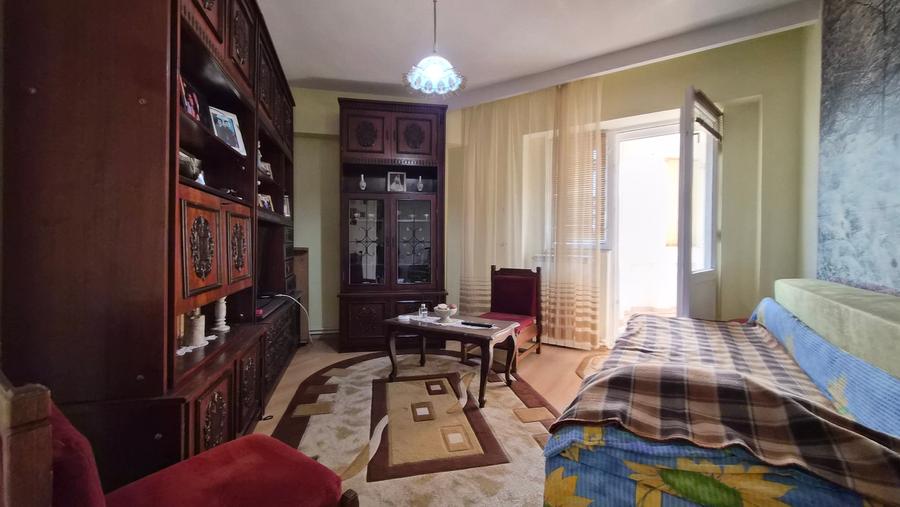 Apartament cu 3 camere decomandat în Tomis III