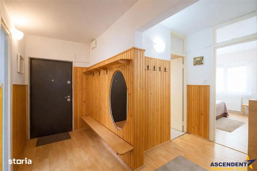 Apartament cu 3 camere decomandat, mobilat în Lenin