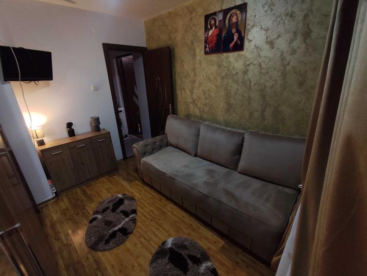 Apartament cu 2 camere semidecomandat în Vasile Aaron