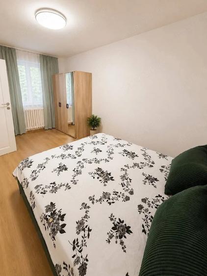 Apartament cu 3 camere semidecomandat în Exterior Vest