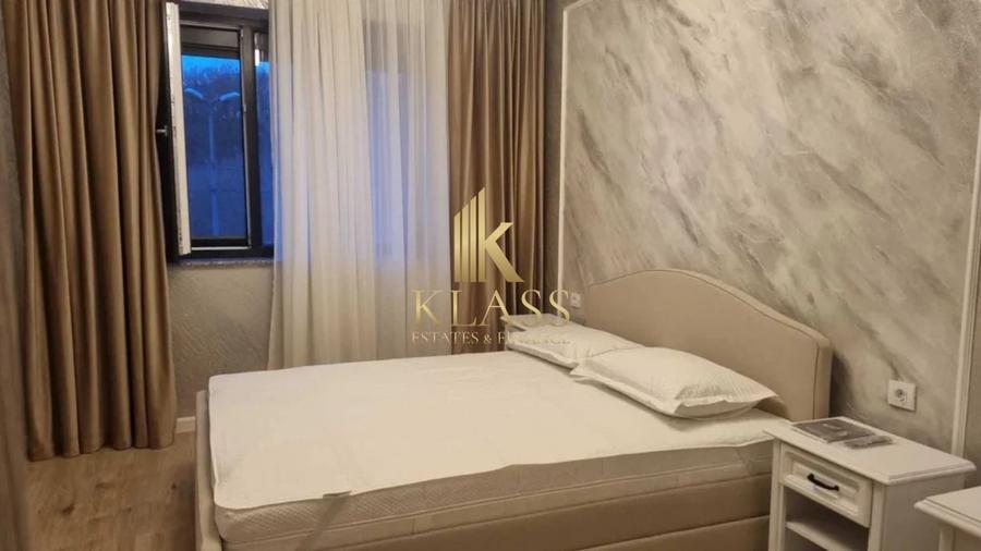 Apartament cu 3 camere semidecomandat, mobilat în Băneasa