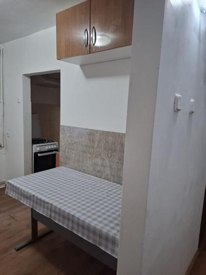 Apartament cu 3 camere decomandat în Exterior Vest