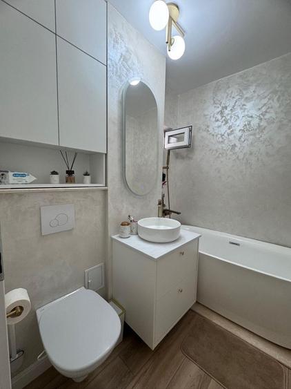 Apartament cu 3 camere decomandat în Tineretului