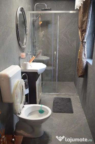 Casă cu 8 camere cu Teren 500 Mp în Central