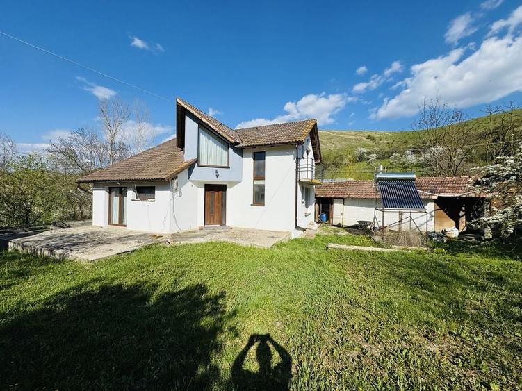 Casă cu 4 camere în Vișea
