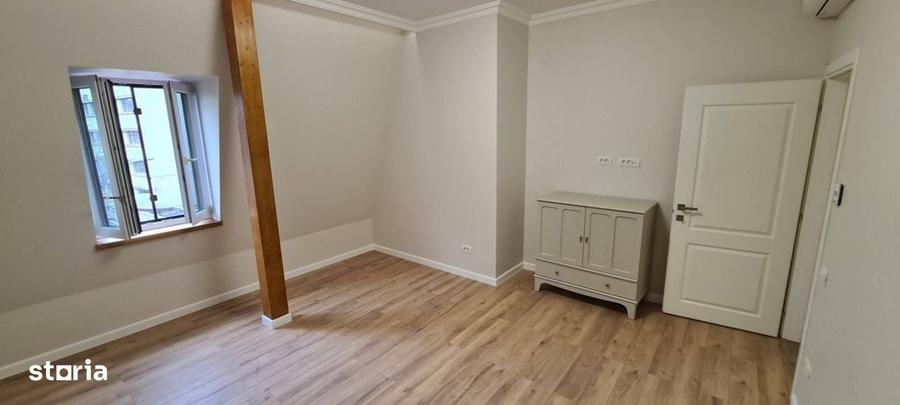 Apartament cu 4 camere în Romană
