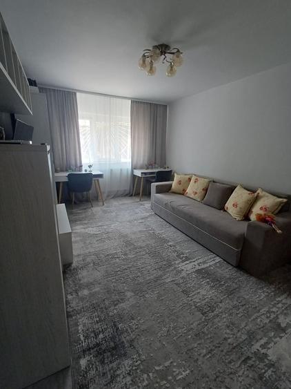 Apartament cu 2 camere decomandat în Km 5