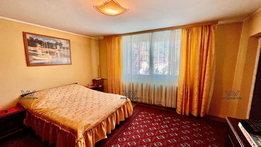 Casă individuală cu 8 camere cu Garaj în Valea Ursului