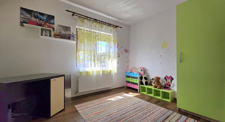 Casă individuală cu 4 camere cu Canalizare în Lazu