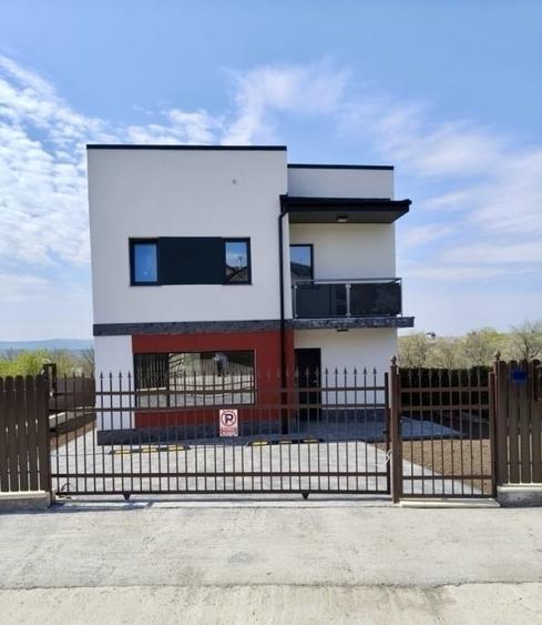 Casă individuală cu 4 camere în Pietrărie