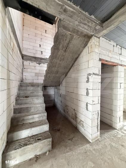 Casă cu 10 camere cu Teren 500 Mp în Malu Mare