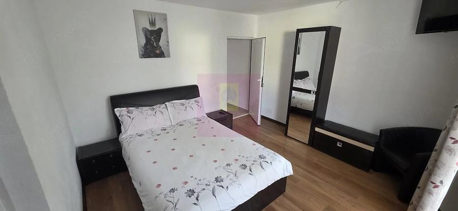 Casă cu 8 camere cu Teren 400 Mp în Zamora