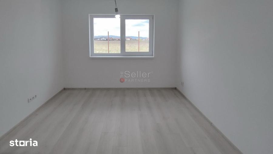 Casă cu 3 camere cu Teren 500 Mp în Noua
