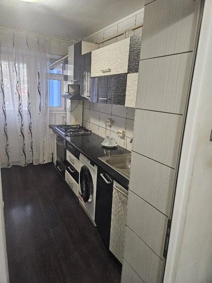 Apartament cu 2 camere decomandat în Micro 20