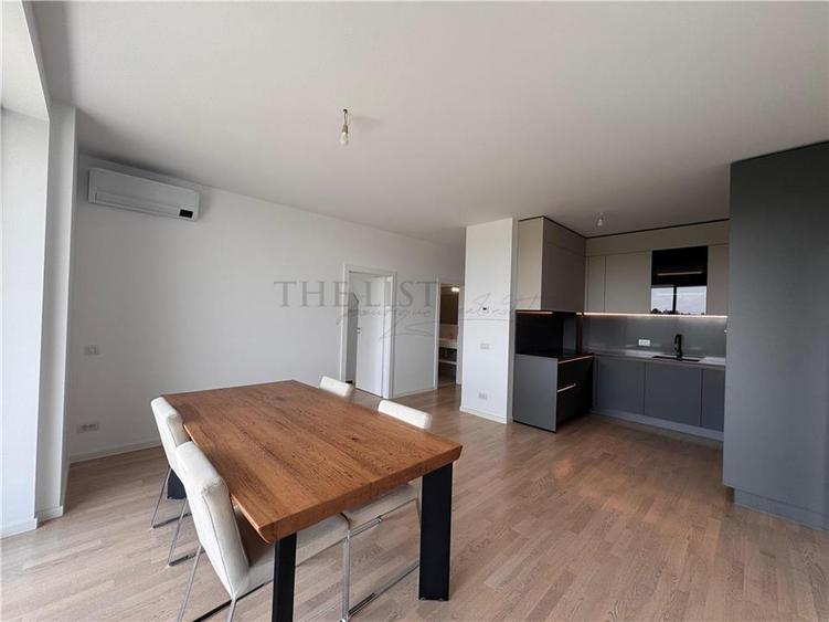 Apartament cu 3 camere decomandat în Băneasa